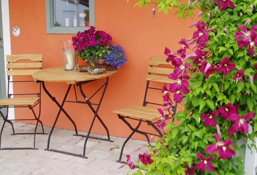 Majatalo Weinhof Am Nussbaum