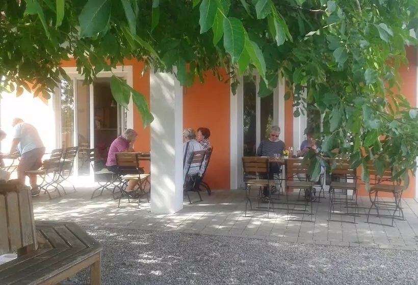 Majatalo Weinhof Am Nussbaum