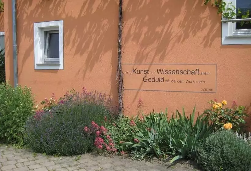 Majatalo Weinhof Am Nussbaum