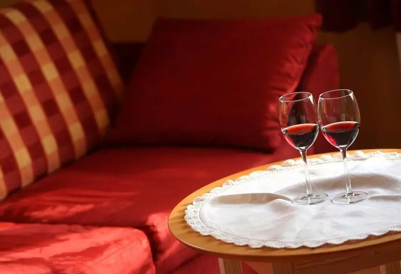 Majatalo Weinhof Am Nussbaum