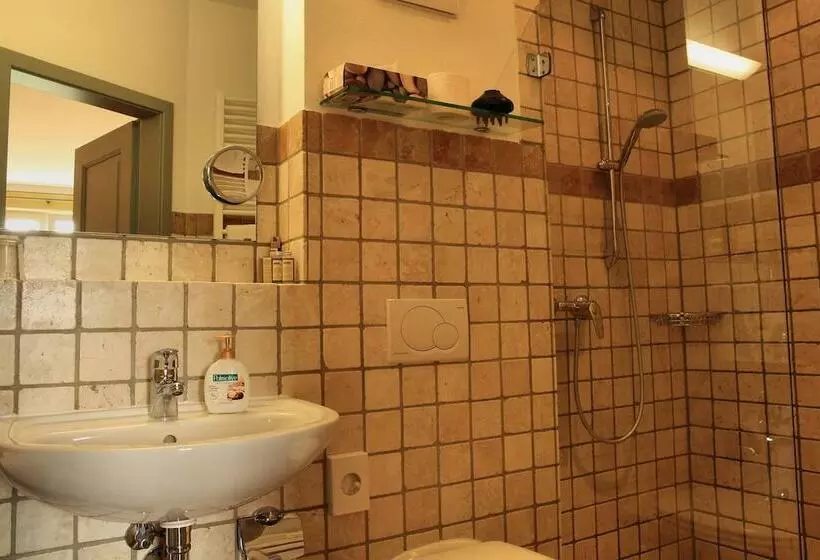 Majatalo Weinhof Am Nussbaum