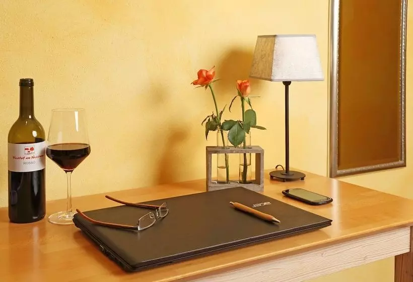 Majatalo Weinhof Am Nussbaum