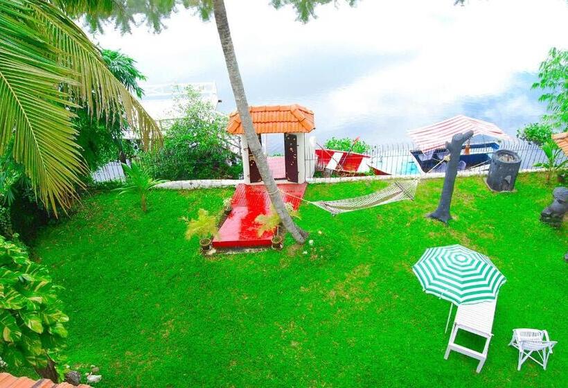 Wintergreen Waterfront Resort