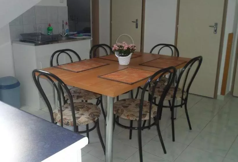 پانسیون Makai Apartman