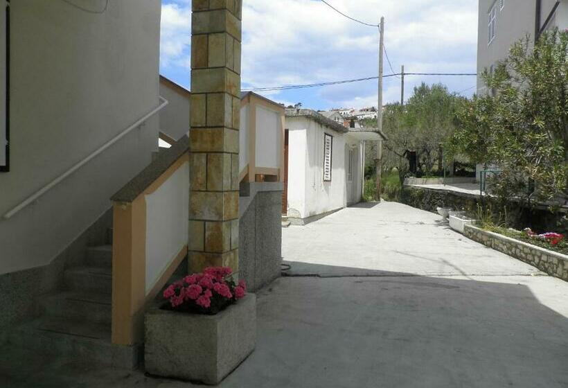 פנסיון Rose Rooms At Island Of Rab