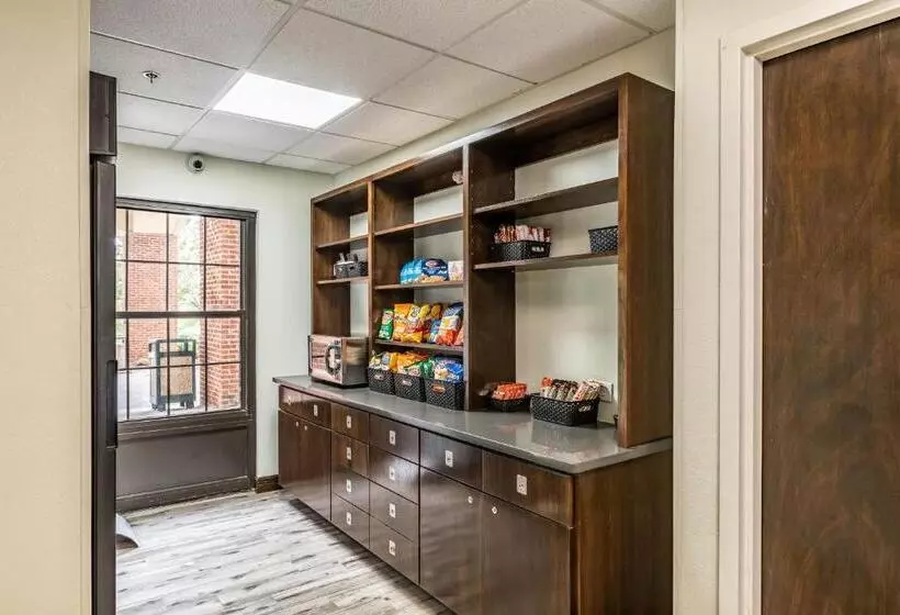 هتل Four Points By Sheraton Greensboro Airport