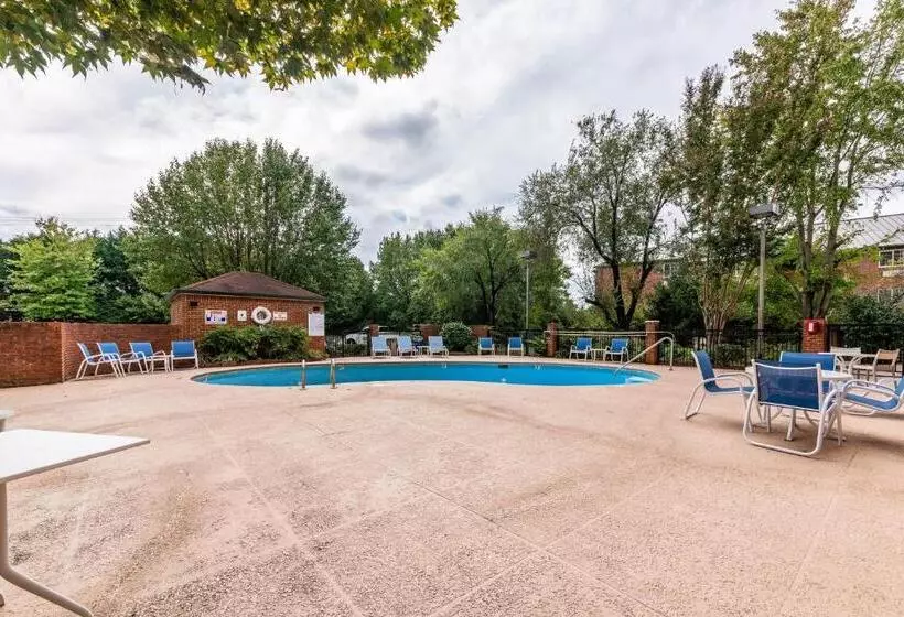 هتل Four Points By Sheraton Greensboro Airport