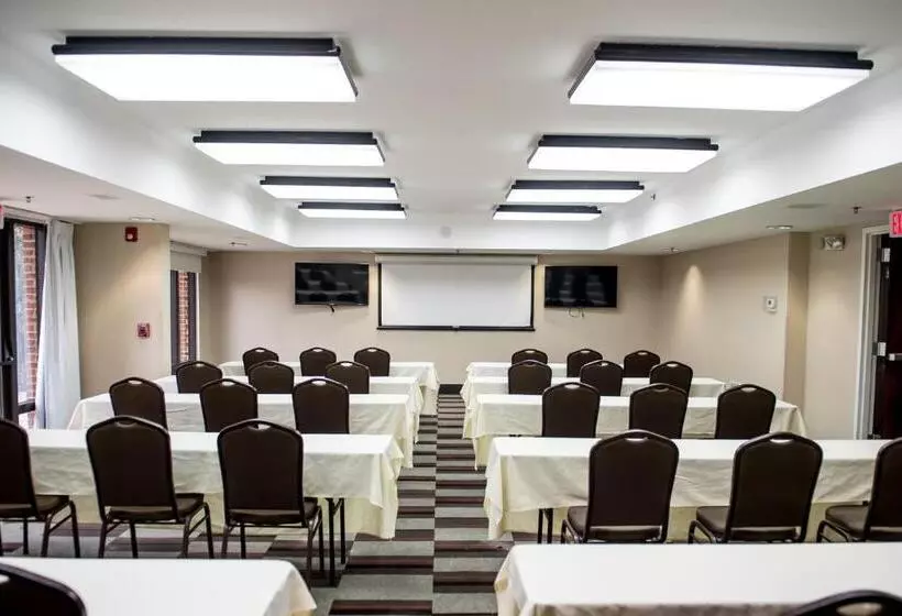 هتل Four Points By Sheraton Greensboro Airport