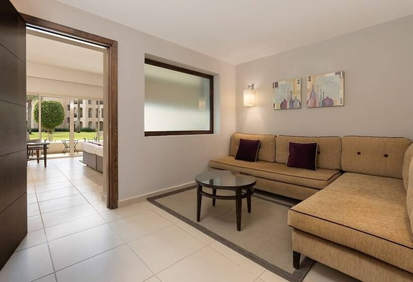 هتل Jaz Elite Crystal, Almaza Bay