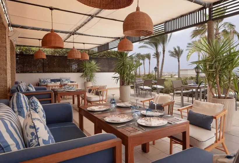 هتل Jaz Elite Crystal, Almaza Bay