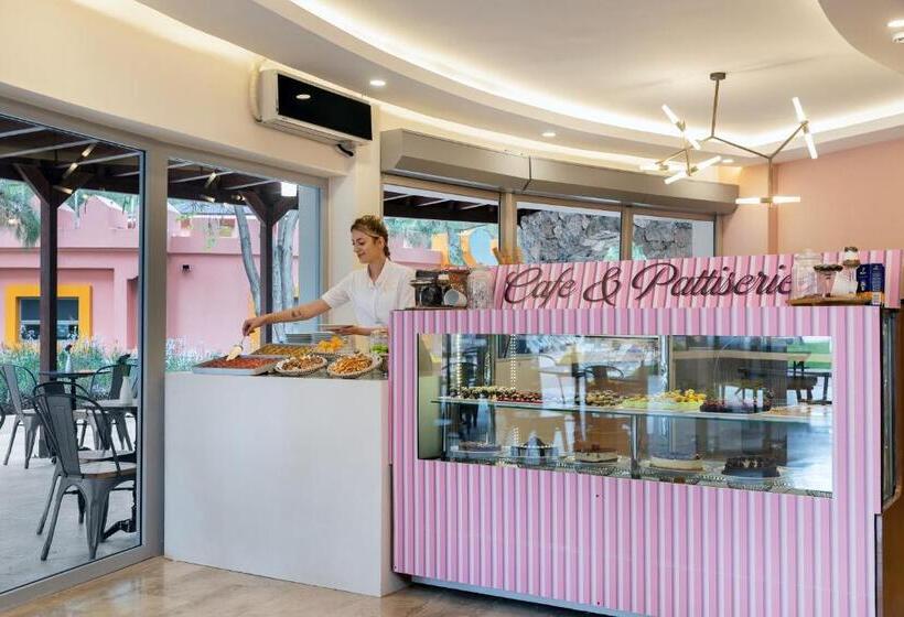 בית מלון כפרי Martı Myra   Ultra All Inclusive