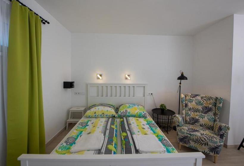 Пансион Hullam Rooms Siofok