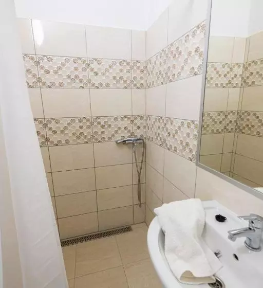 پانسیون Hullam Rooms Siofok