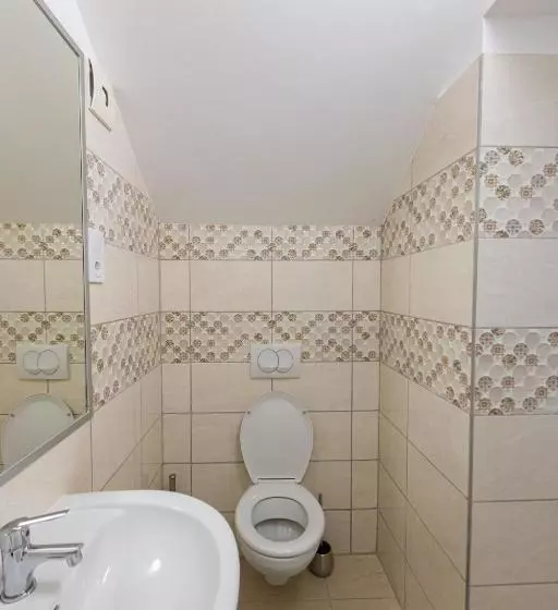 پانسیون Hullam Rooms Siofok