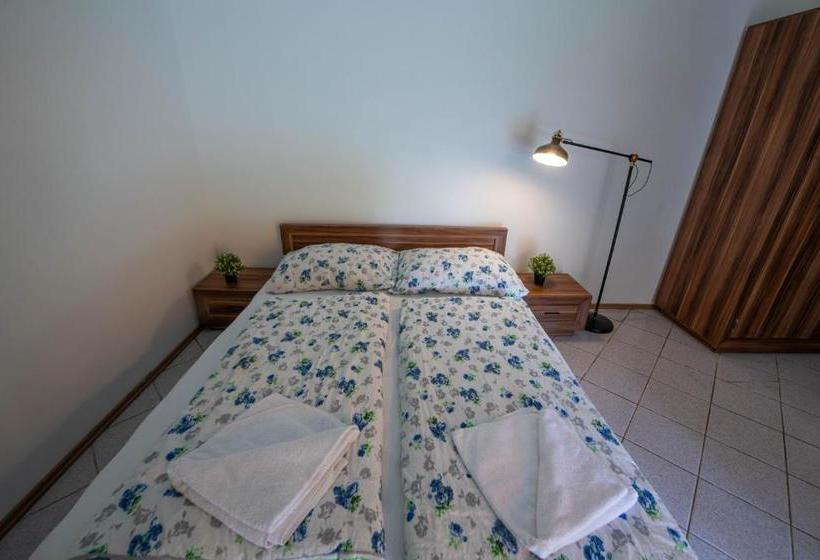 Пансион Hullam Rooms Siofok