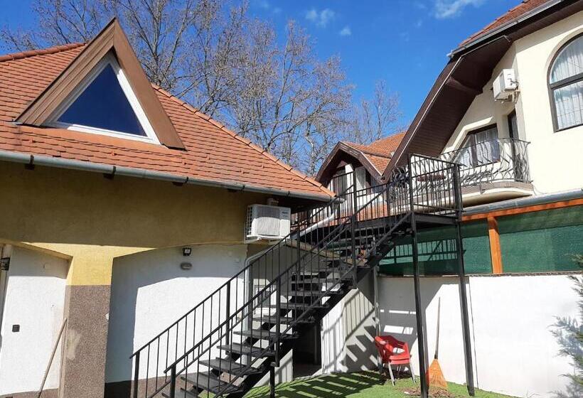 Пансион Hullam Rooms Siofok