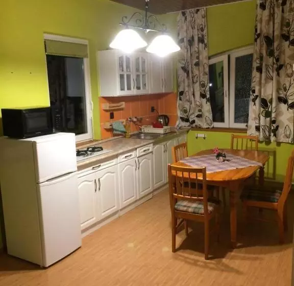 پانسیون Hullam Rooms Siofok