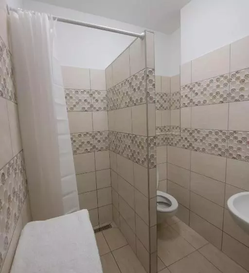 پانسیون Hullam Rooms Siofok