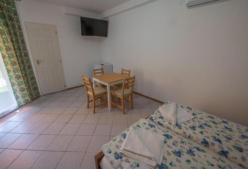 Пансион Hullam Rooms Siofok