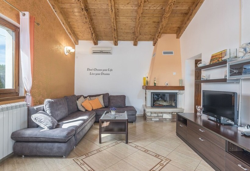 Villa With Private Pool Near The Beach And Porec Center