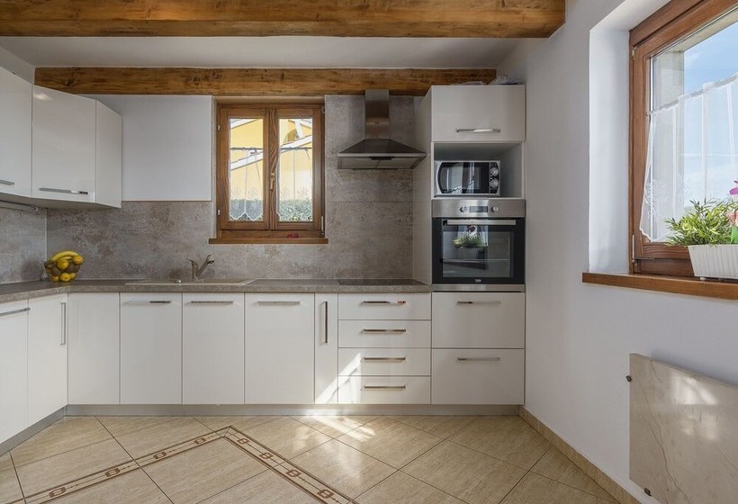 Villa With Private Pool Near The Beach And Porec Center