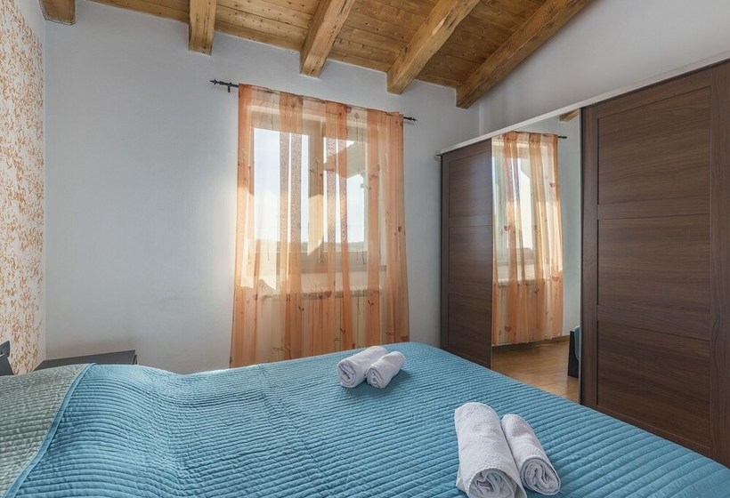 Villa With Private Pool Near The Beach And Porec Center