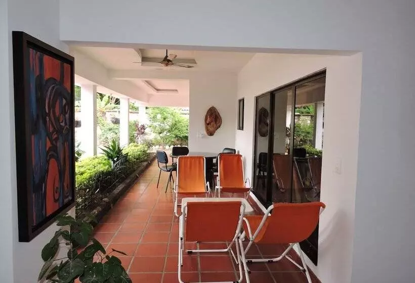 Hotelli Melgar Villa Valeria Boutique