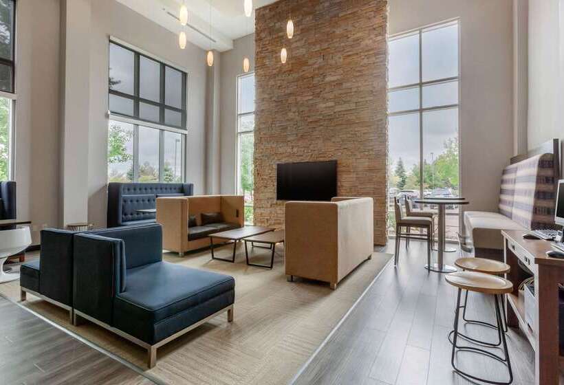 Cambria Hotel Denver International Airport