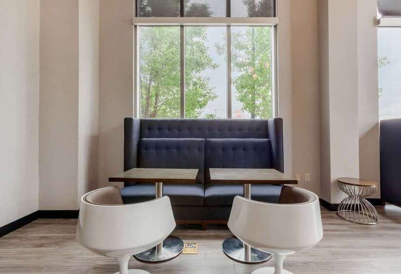 Cambria Hotel Denver International Airport