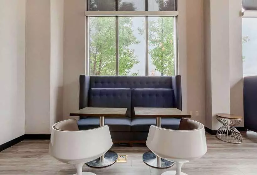 Cambria Hotel Denver International Airport