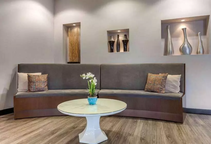 Cambria Hotel Denver International Airport