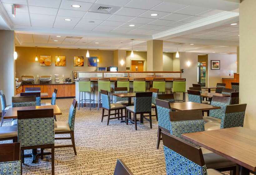 호텔 Comfort Suites Amish Country