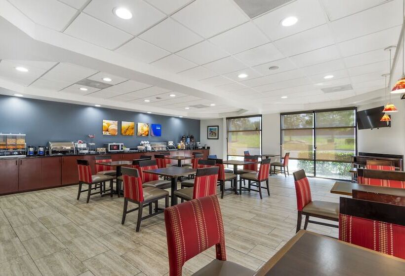 فندق Comfort Suites Atlanta Airport