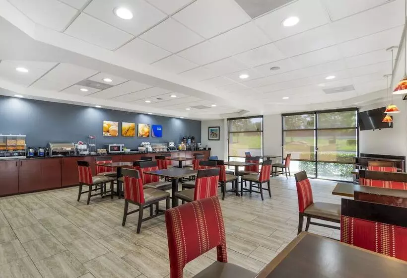 ホテル Comfort Suites Atlanta Airport