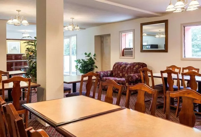 هتل Econo Lodge Petersburg Fort Lee