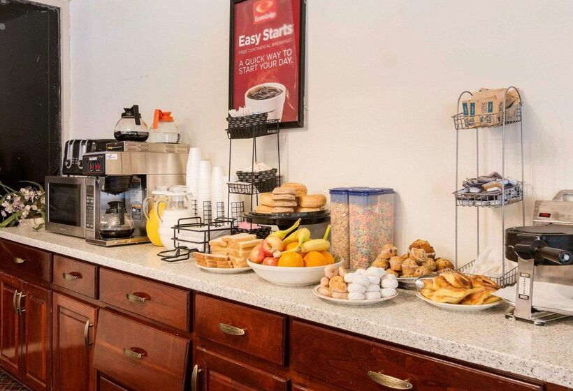 Отель Econo Lodge Petersburg Fort Lee