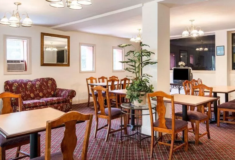 هتل Econo Lodge Petersburg Fort Lee