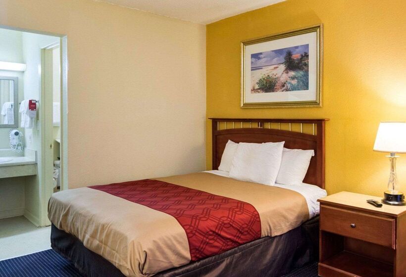 Отель Econo Lodge Petersburg Fort Lee