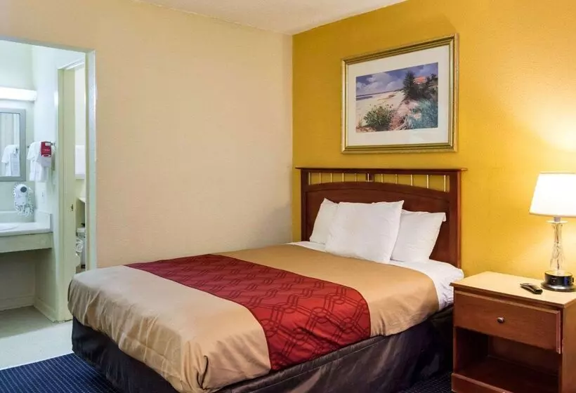 هتل Econo Lodge Petersburg Fort Lee