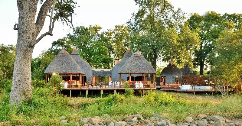 Отель Hoyo Hoyo Safari Lodge