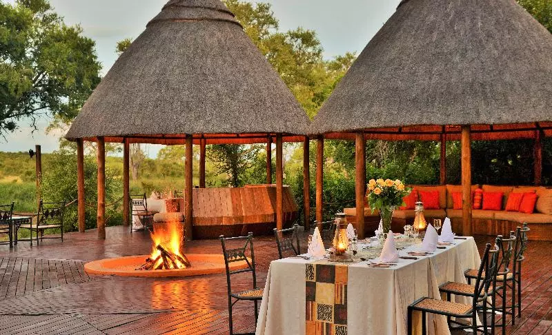 Отель Hoyo Hoyo Safari Lodge
