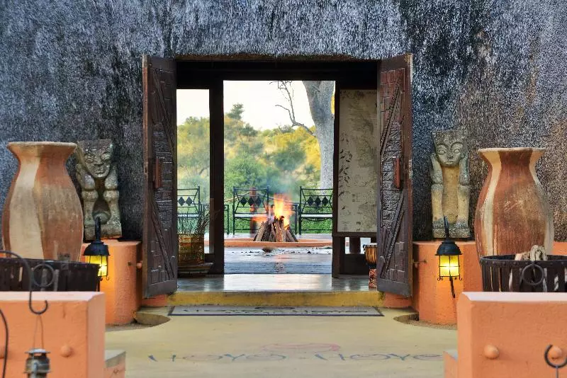 Отель Hoyo Hoyo Safari Lodge