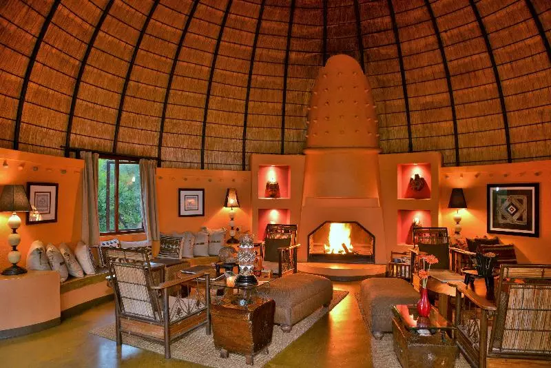 Отель Hoyo Hoyo Safari Lodge