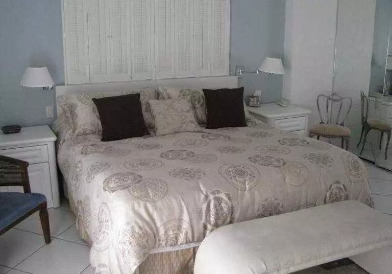 Отель Jamaica Royale