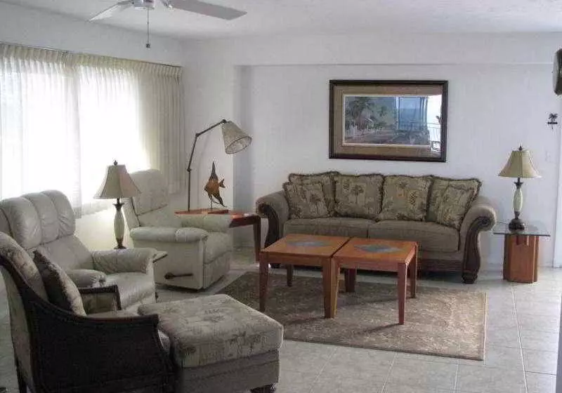 Отель Jamaica Royale