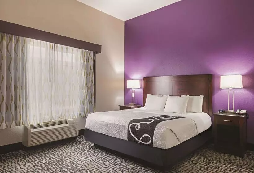 Отель La Quinta By Wyndham Fresno Northwest