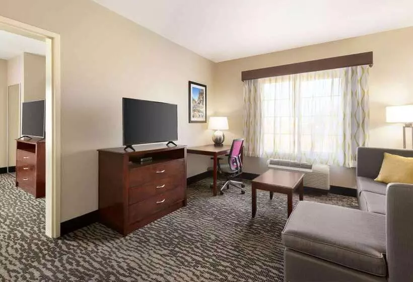 Отель La Quinta By Wyndham Fresno Northwest
