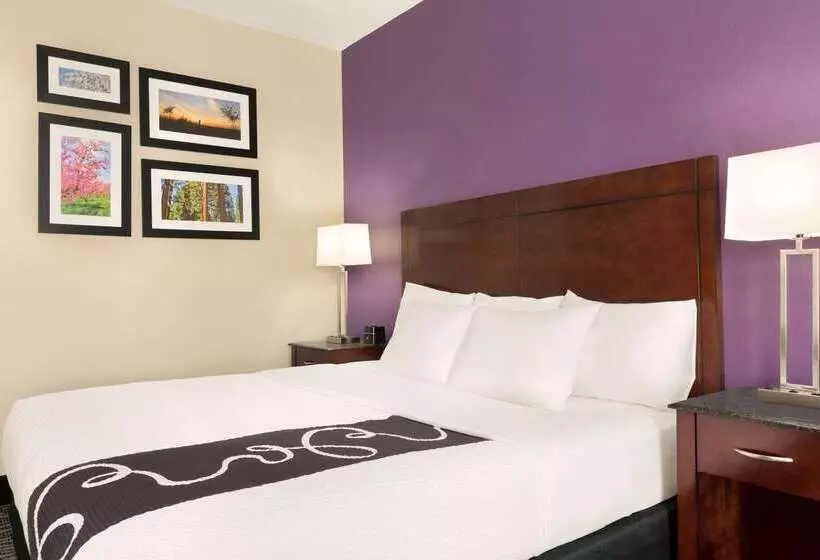 Отель La Quinta By Wyndham Fresno Northwest