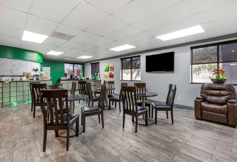 호텔 Quality Inn & Suites Ft. Jackson Maingate