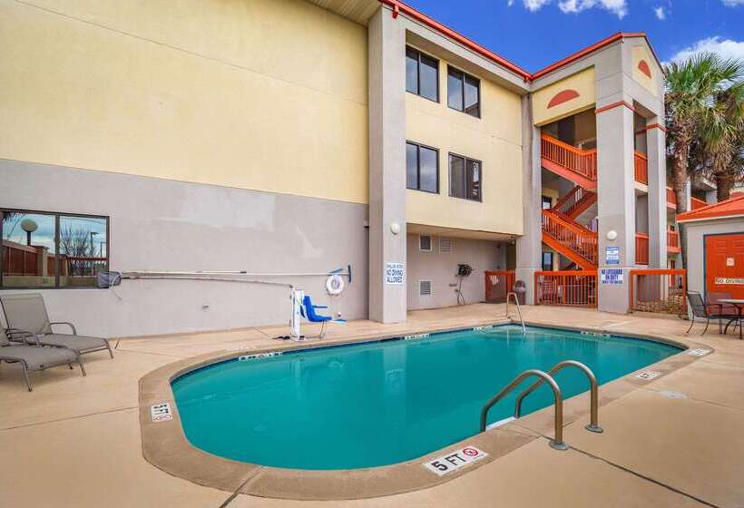 호텔 Quality Inn & Suites Ft. Jackson Maingate